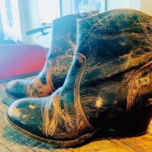 BED/STU Womens short distressed ankle boots